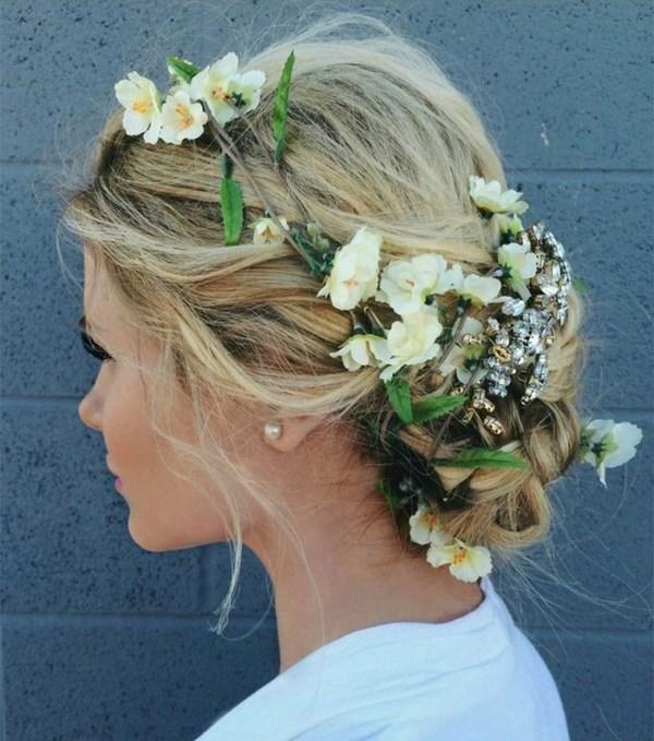 cabello trenzado con accesorios