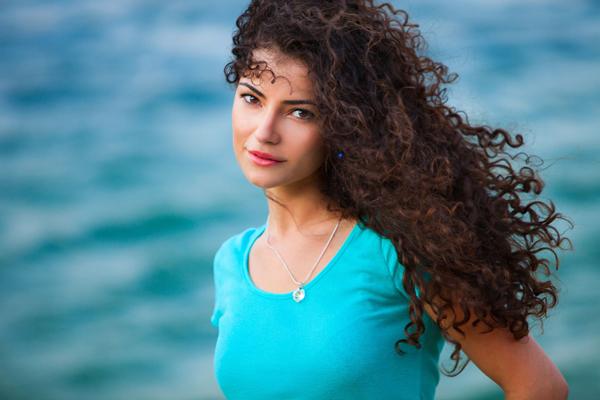 cabello rizado de moda