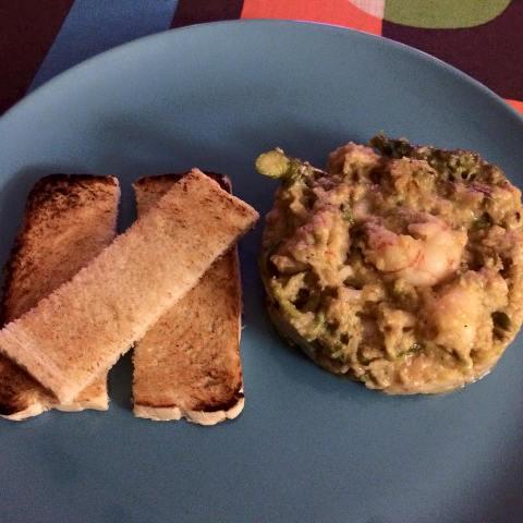 revuelto de trigueros, ajos tiernos y gambas0