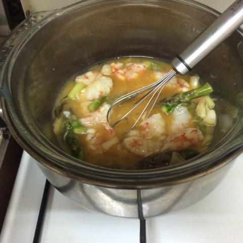 revuelto de trigueros, ajos tiernos y gambas2