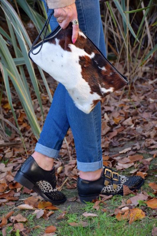 Blucher shoe with jeggins