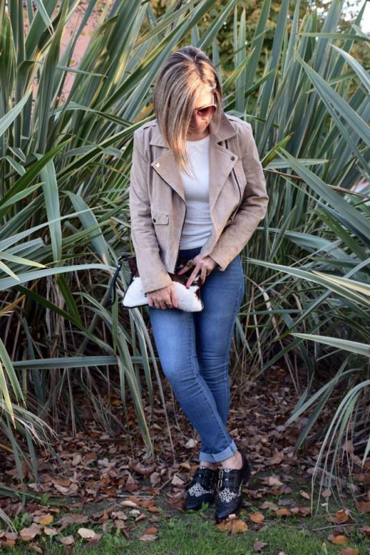 Blucher shoe with jeggins