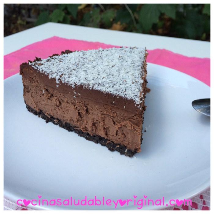 Pastel de queso triple-chocolate con base de oreo
