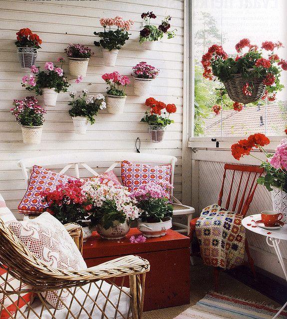 Decorar balcon con flores y plantas