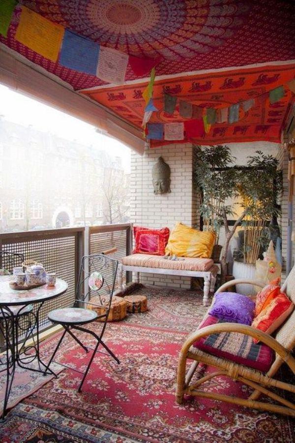 decorar pequeña terraza con colores