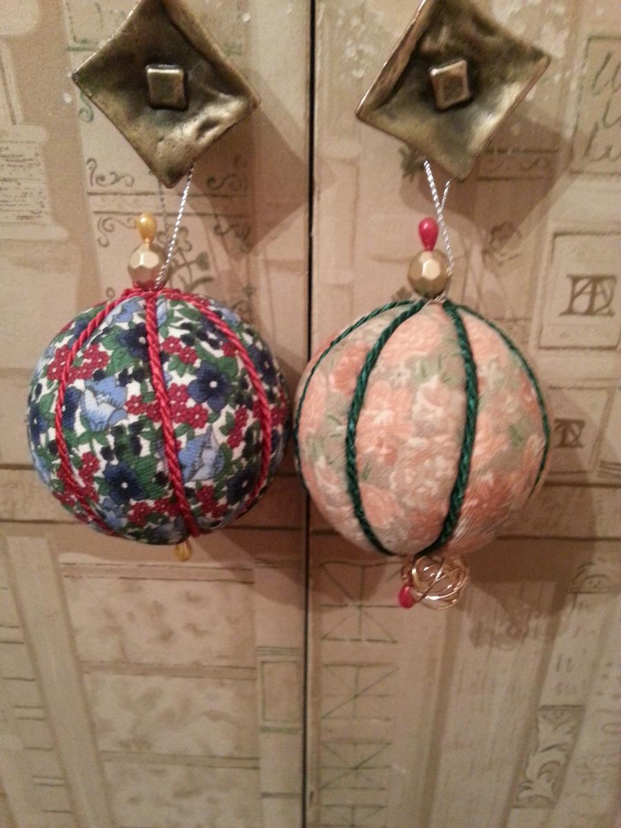Bolas de navidad forradas de tela