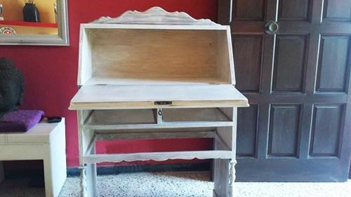 Pintar muebles y darles nueva vida mira esta idea con blanco y stencil 4