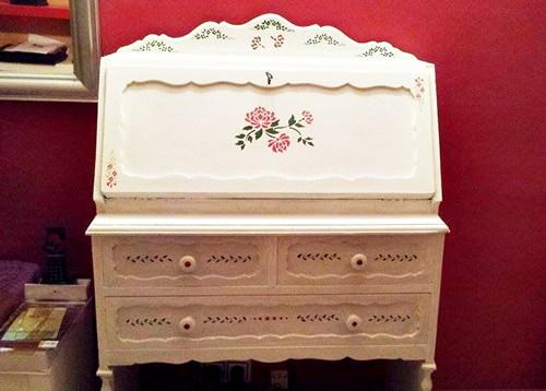Pintar muebles y darles nueva vida mira esta idea con blanco y stencil 6