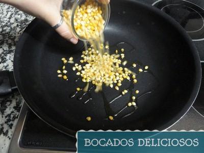 echamos el maiz en la sarten