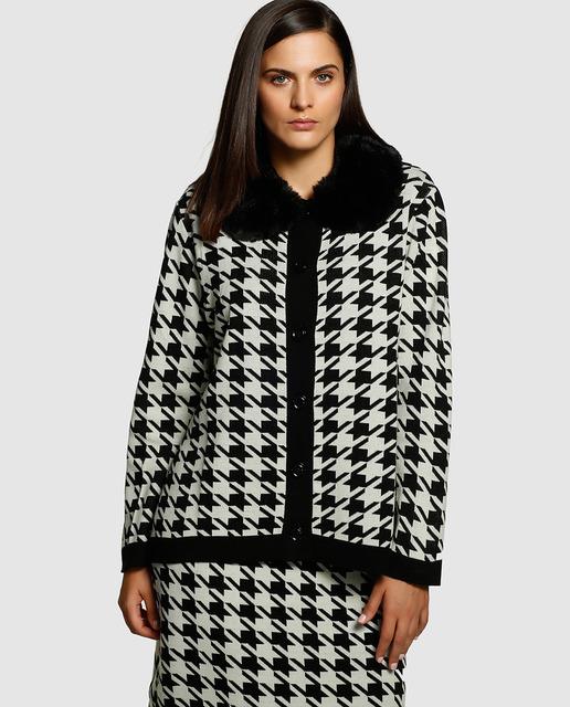 Chaquetas blancas y negras