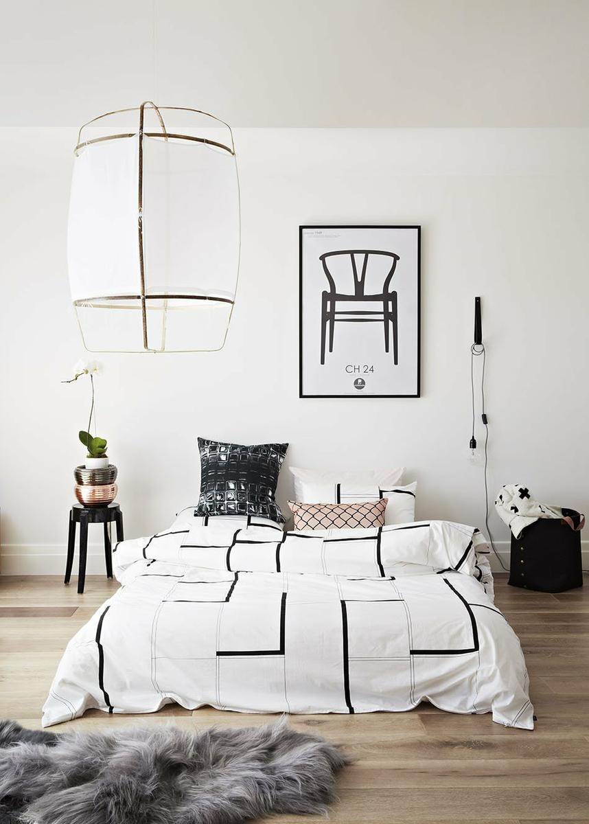 redecorar el dormitorio blanco y negro