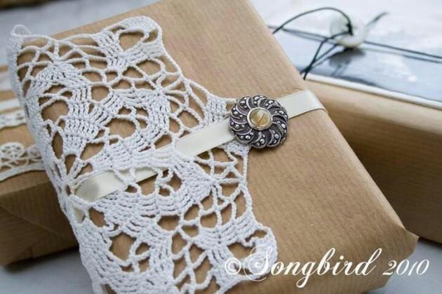 envolver regalos reciclando manteles de ganchillo