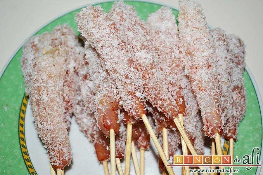 Gambones con camisa de coco, reservar hasta el momento de freír