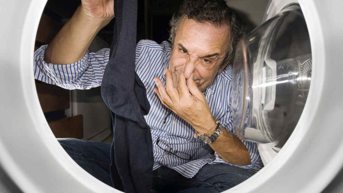 ¿Cómo quitar el olor a sudor en la ropa?