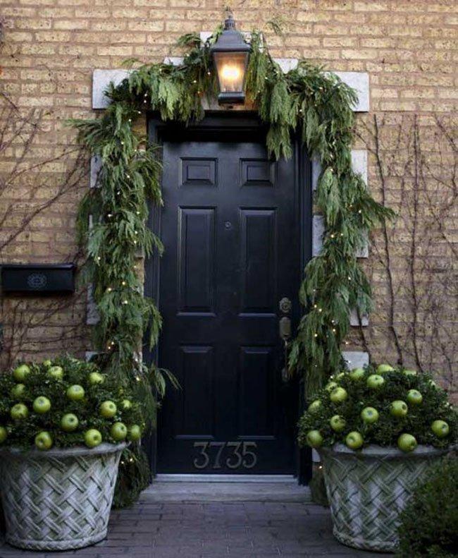 decorar puertas de Navidad vegetal