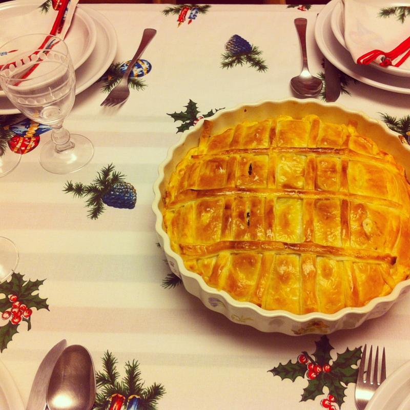 Receta de tarta de verduras, bacon y queso gruyere