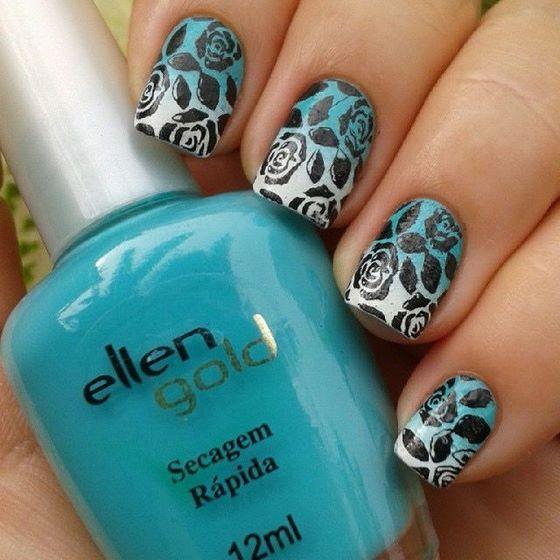 uñas azules estampadas