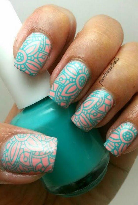 rosa y azul uñas decoradas con estampado