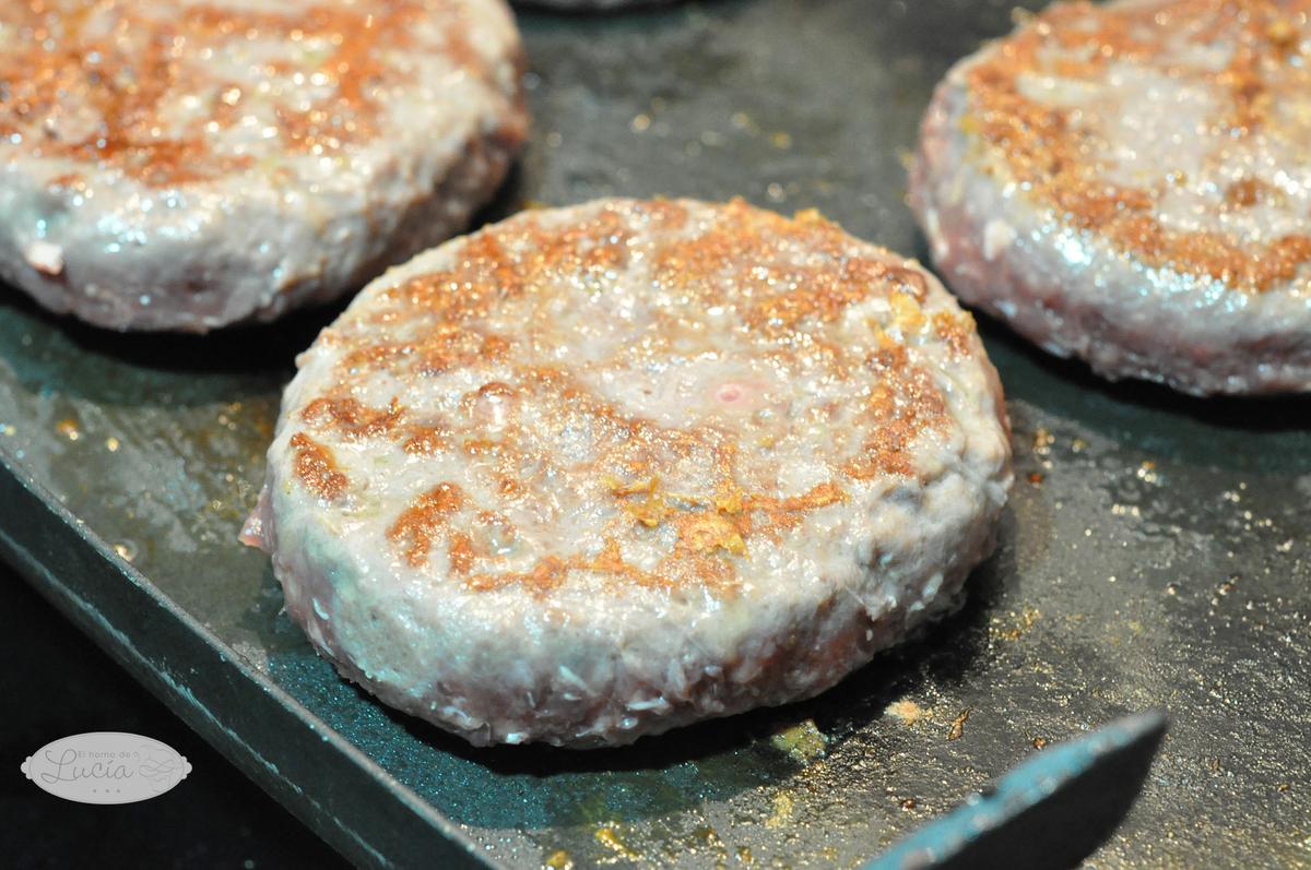 Sellamos las hamburguesas caseras en la plancha