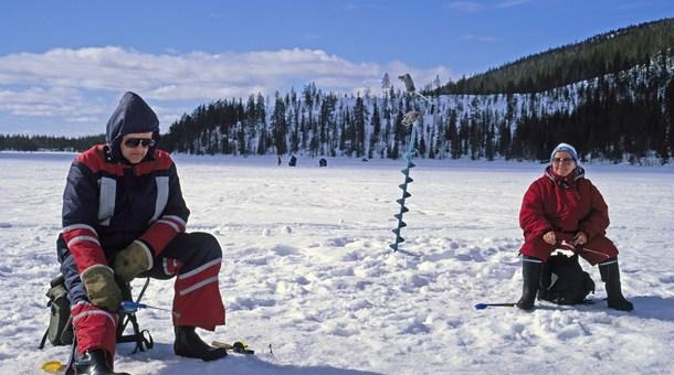 cinco deportes de invierno pesca hielo