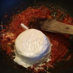 Pasta con tomate y ricotta