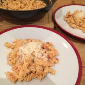 Pasta con tomate y ricotta