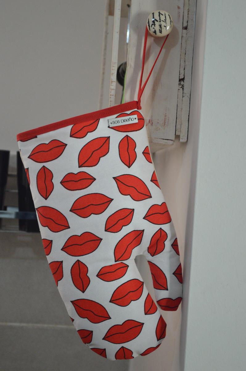 Manopla Tela: loneta. Estampa: besos. Precio: $96