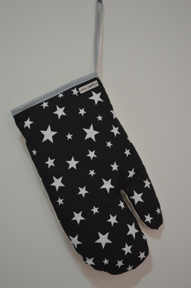 Manopla. Tela: loneta. Estampa: arabe y estrella. Precio: $96.