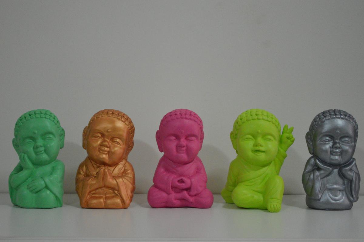 Budas de yeso de 13 cm de alto. Significado: amor - fe - sabiduría - paz - felicidad Precio: $110