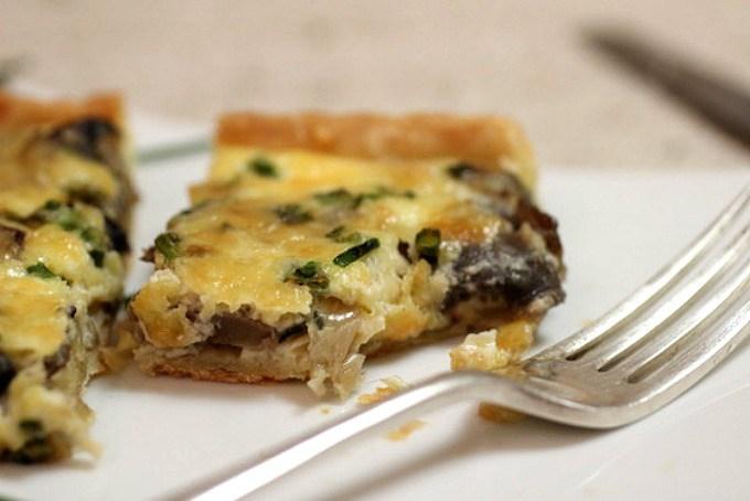 Tarta de puerros y hongos con masa salada casera