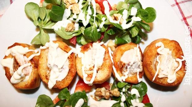 Plato central de patata rellena con pollo a la salsa Ajonesa