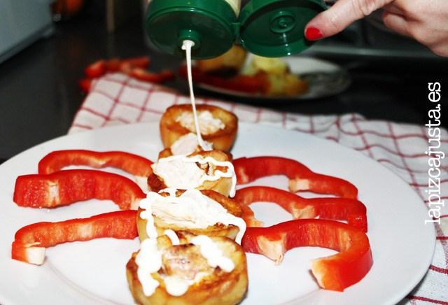 Decora las patatas con la salsa Ajonesa de Choví