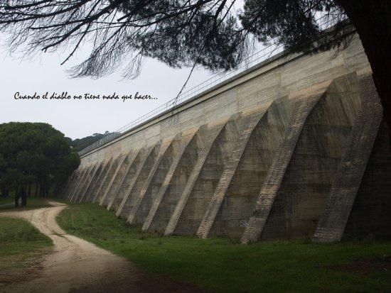 Muro Pantano de San Juan