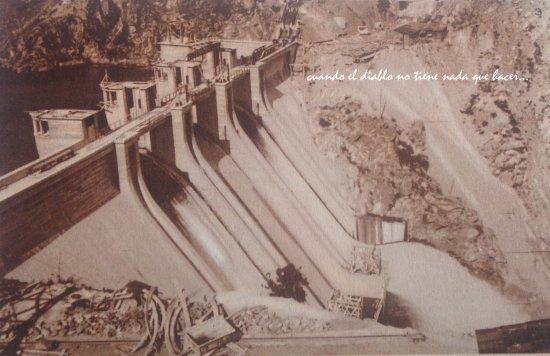 Presa vista desde camino de acceso