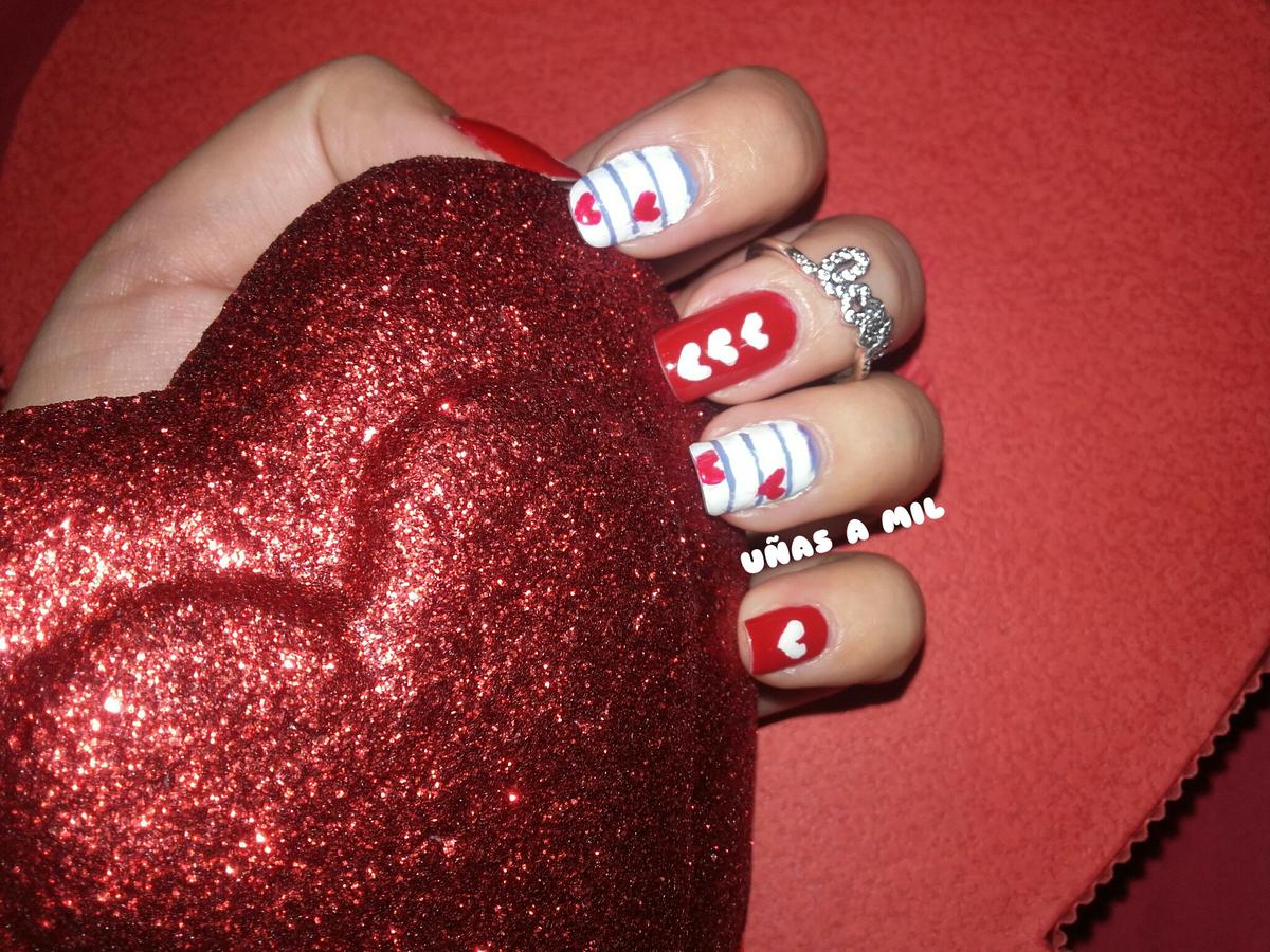 uñas_a_mil_nail_art_diseño_san_valentín_corazones_rayas_rojo_azul_blanco