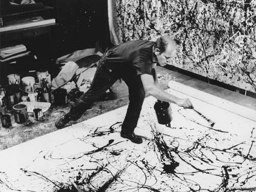 Foto-de-Jackson-Pollock-trabajando-en-una-de-sus-obras