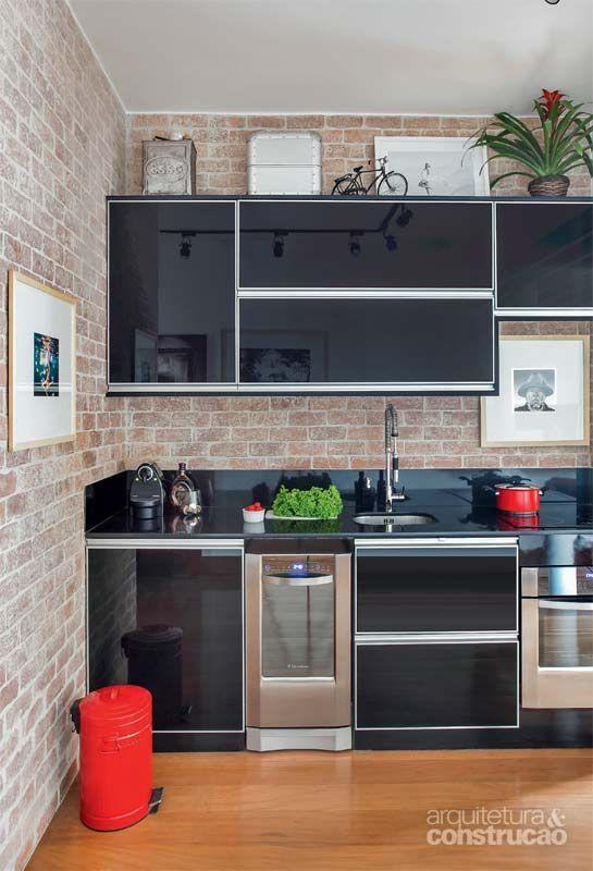 Cocina con muebles en cristal pintado negro