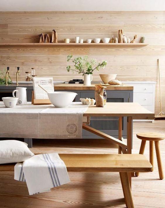 Cocina revestida de madera y detalles en gris