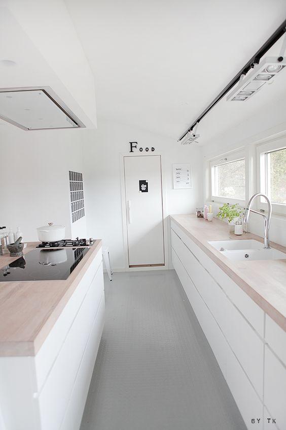 Iluminación cocina con guías y focos