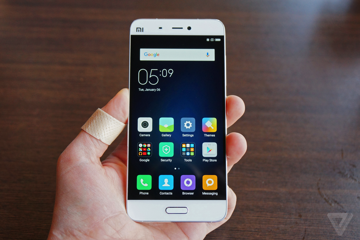 Xiaomi Mi 5 en la mano