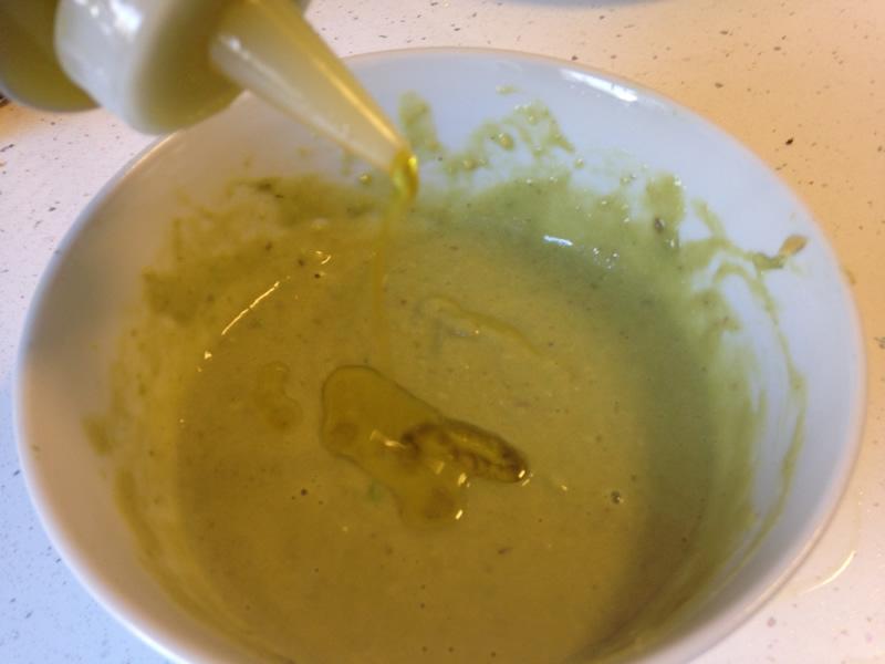 mascarilla de aguacate huevo y aceite de oliva