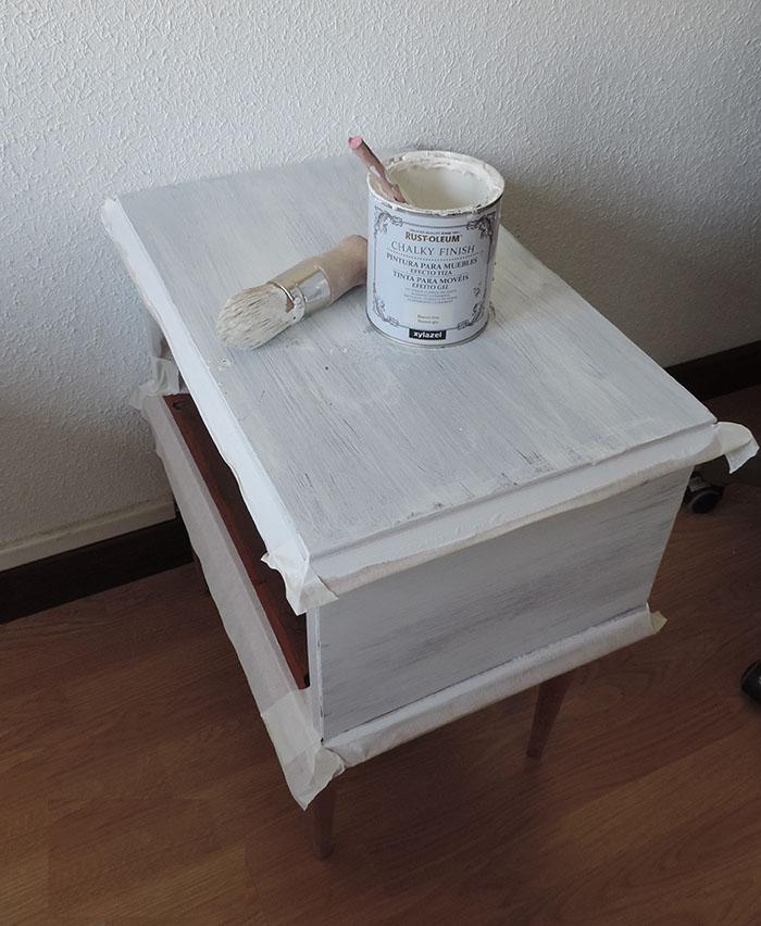 reciclar una mesilla de noche pintar