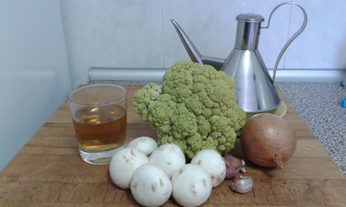 Ingredientes para brócoli con champiñones