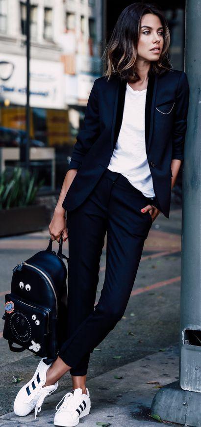 sneakers con traje