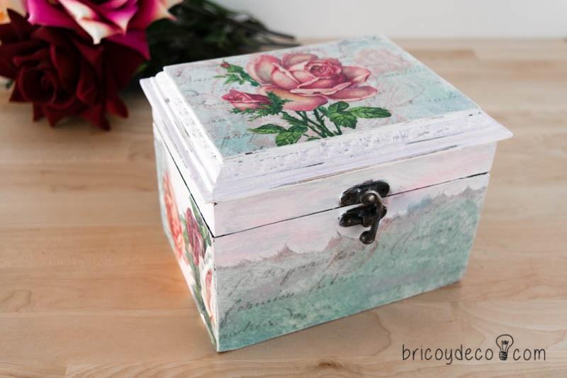 reciclar una caja con decoupage