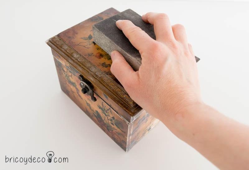 reciclar una caja con decoupage