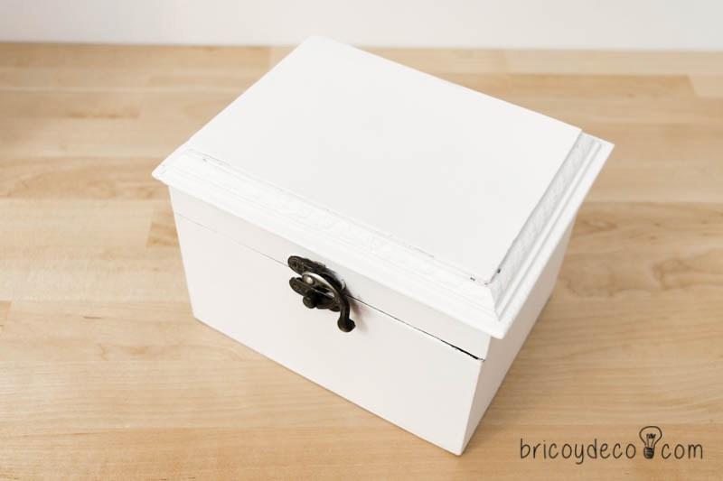reciclar una caja con decoupage