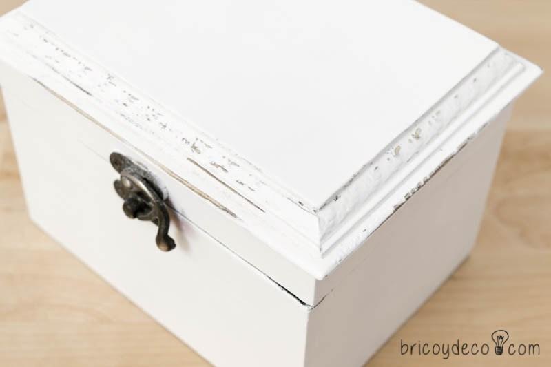 reciclar una caja con decoupage