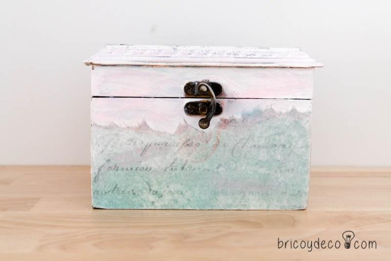 reciclar una caja con decoupage