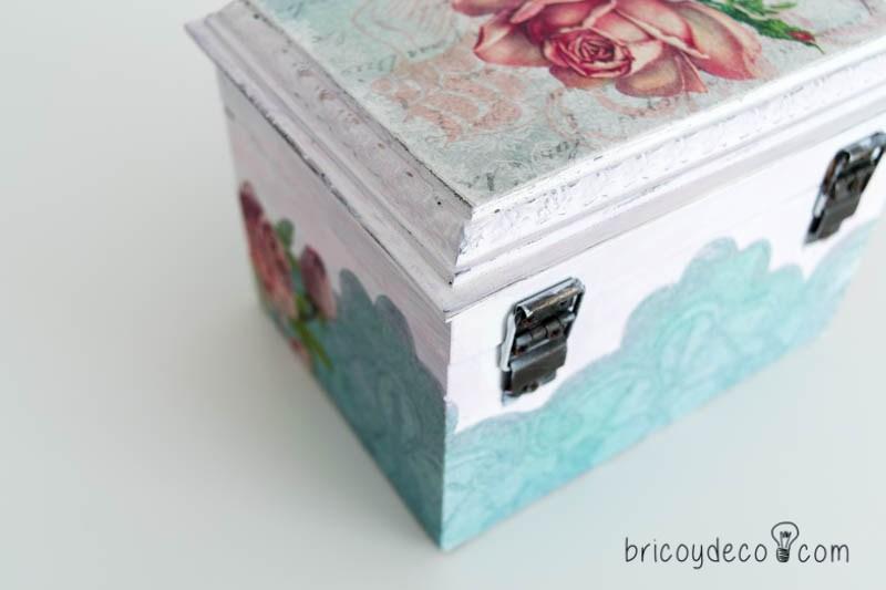 reciclar una caja con decoupage
